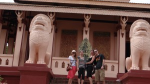 Wat Phnom mit Mona, Philipp un Jule