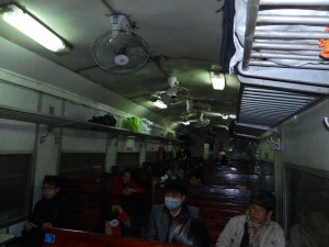 Holzklasse - Zug nach Hanoi