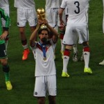 Sami Khedira und WM Pokal