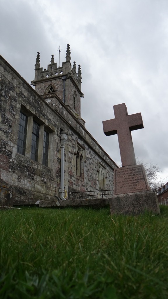Kirche in einer Kleinstadt in England